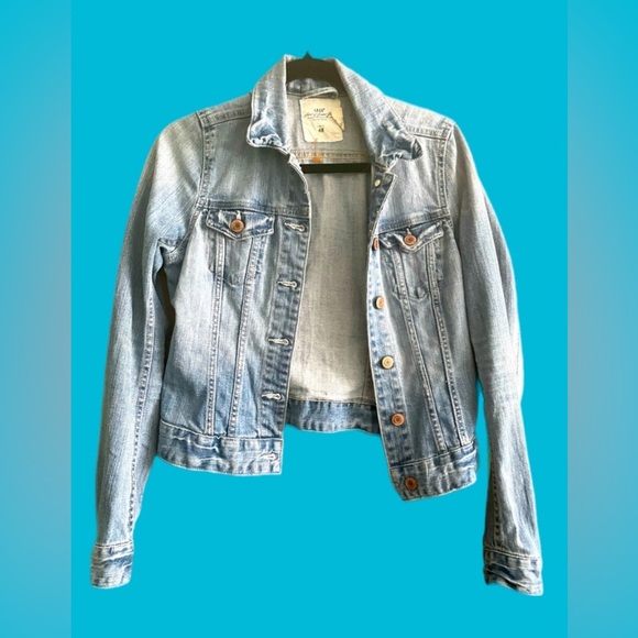 +FREE🎁  Y2K H&M L.O.G.G. Light Colored Tailor Cut Jean jacket - size 4 - Picture 4 of 16